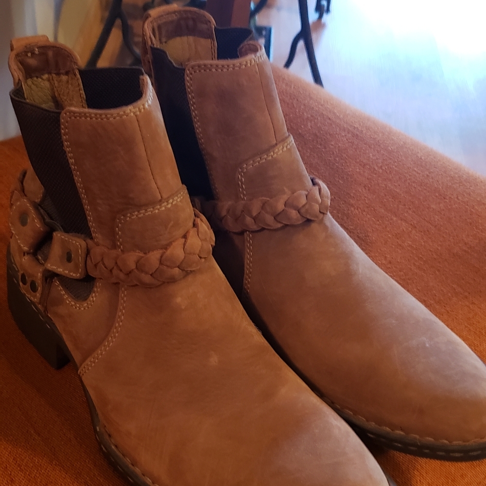 Born leather boot with wrap around braid strap